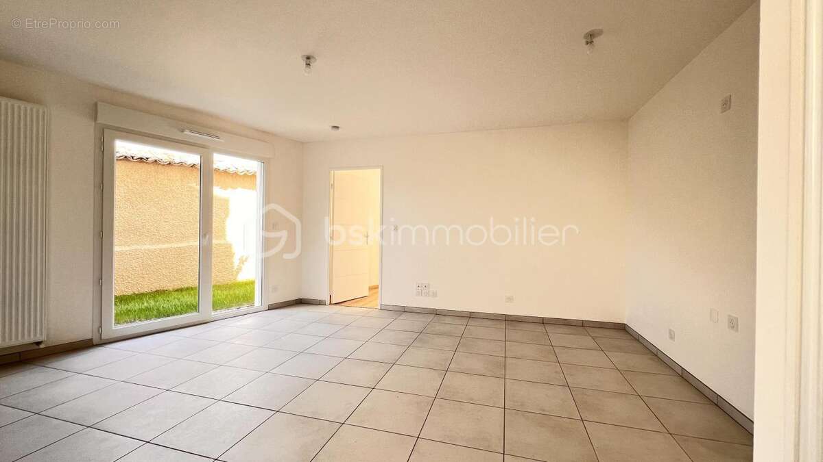 Appartement à NEYRON