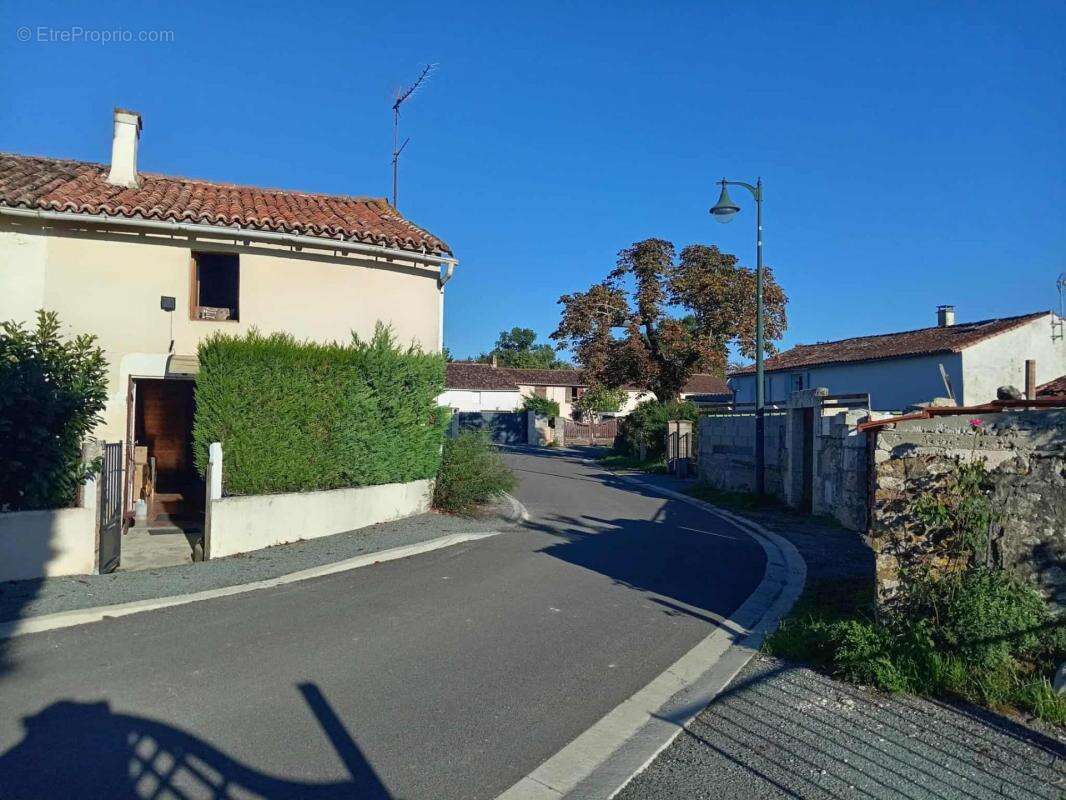 Maison à SAINT-DENIS-DU-PIN