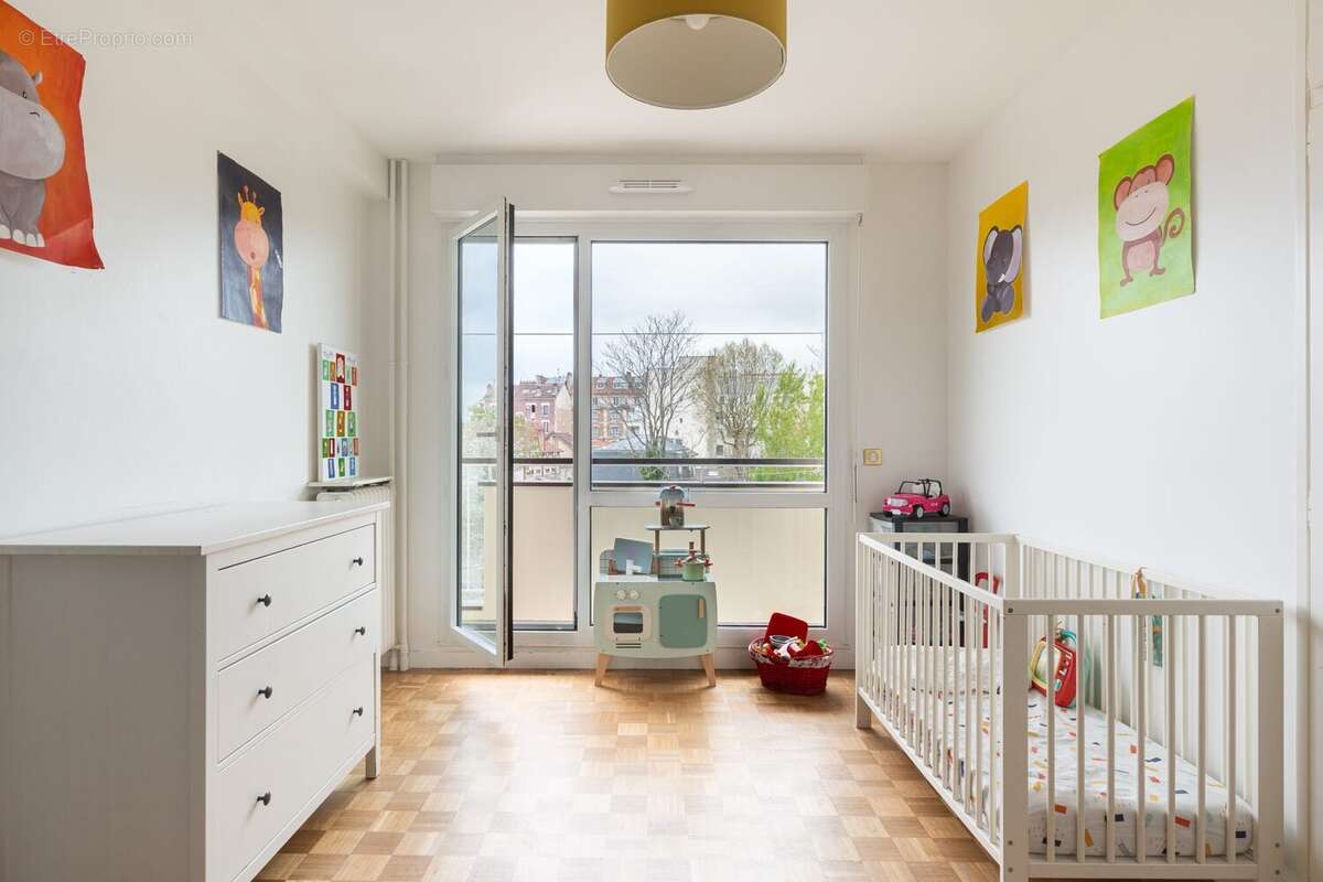 Appartement à LA GARENNE-COLOMBES