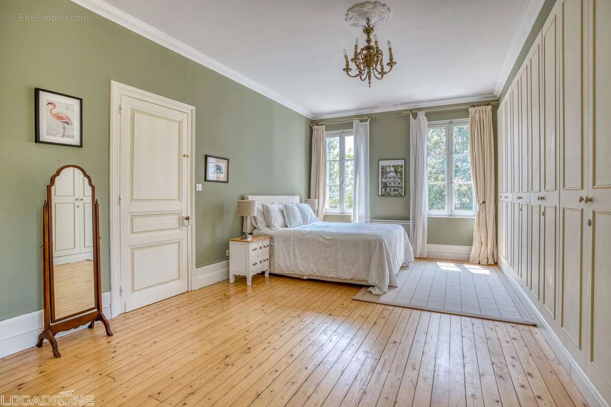 Élégante Maison de Maître du XIXème siècle, avec annexe, piscine et parc arboré - photo 8
