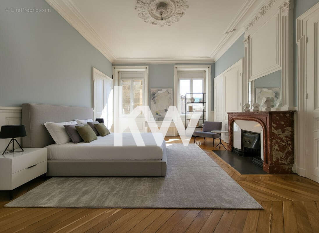 Appartement 219 m² à Saint-Etienne  - photo 2