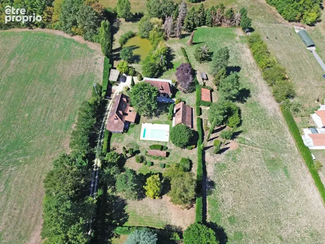 Trois maisons en pierre, piscine et étang - photo 38