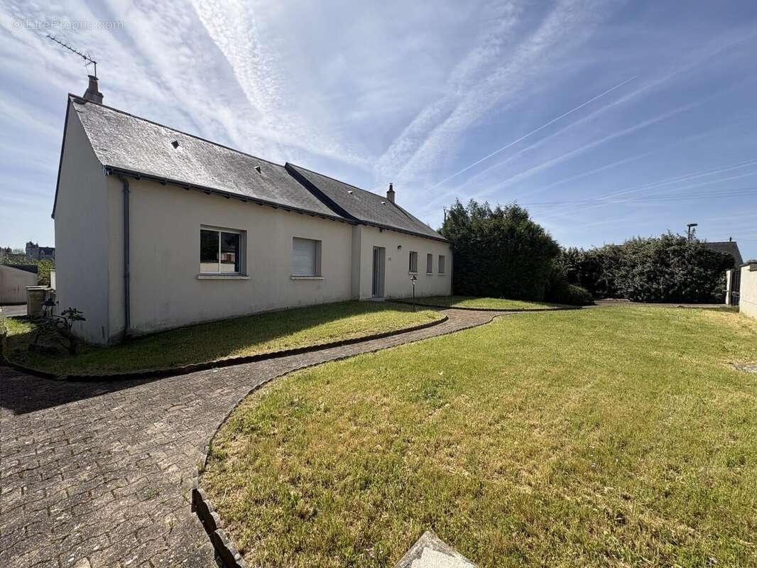 Maison à MONTREUIL-BELLAY