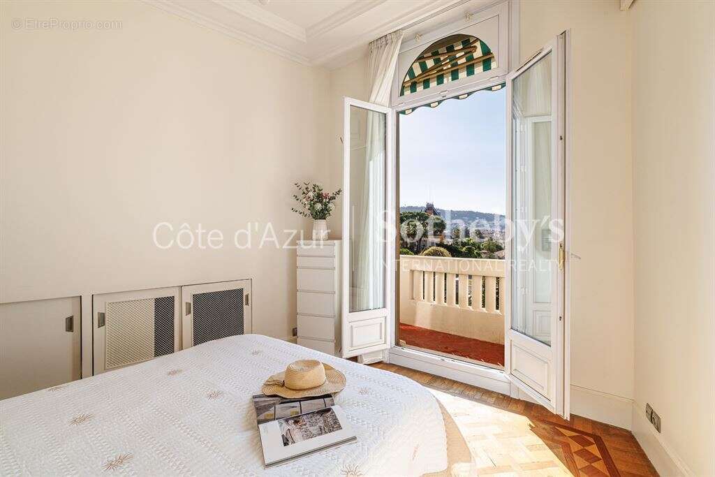 Appartement bourgeois dernier étage avec 5 chambres Nice Carabacel - photo 17
