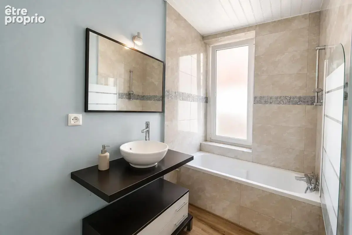 Entre patrimoine et vie de quartier — Maison 4 pièces de 105 m² - photo 9
