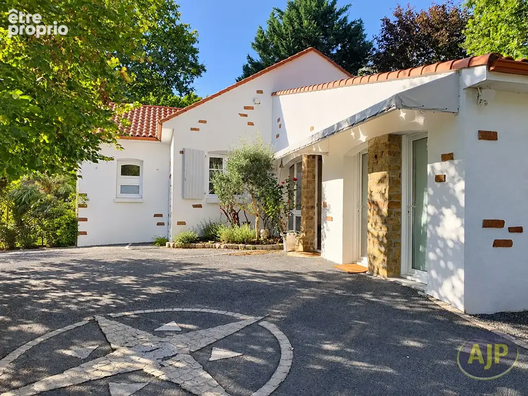 VERTOU, propriété 7 pièces sur 1413 m² de terrain - photo 10
