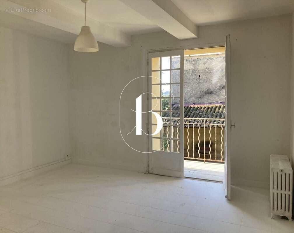 Maison à LAUDUN-L&#039;ARDOISE