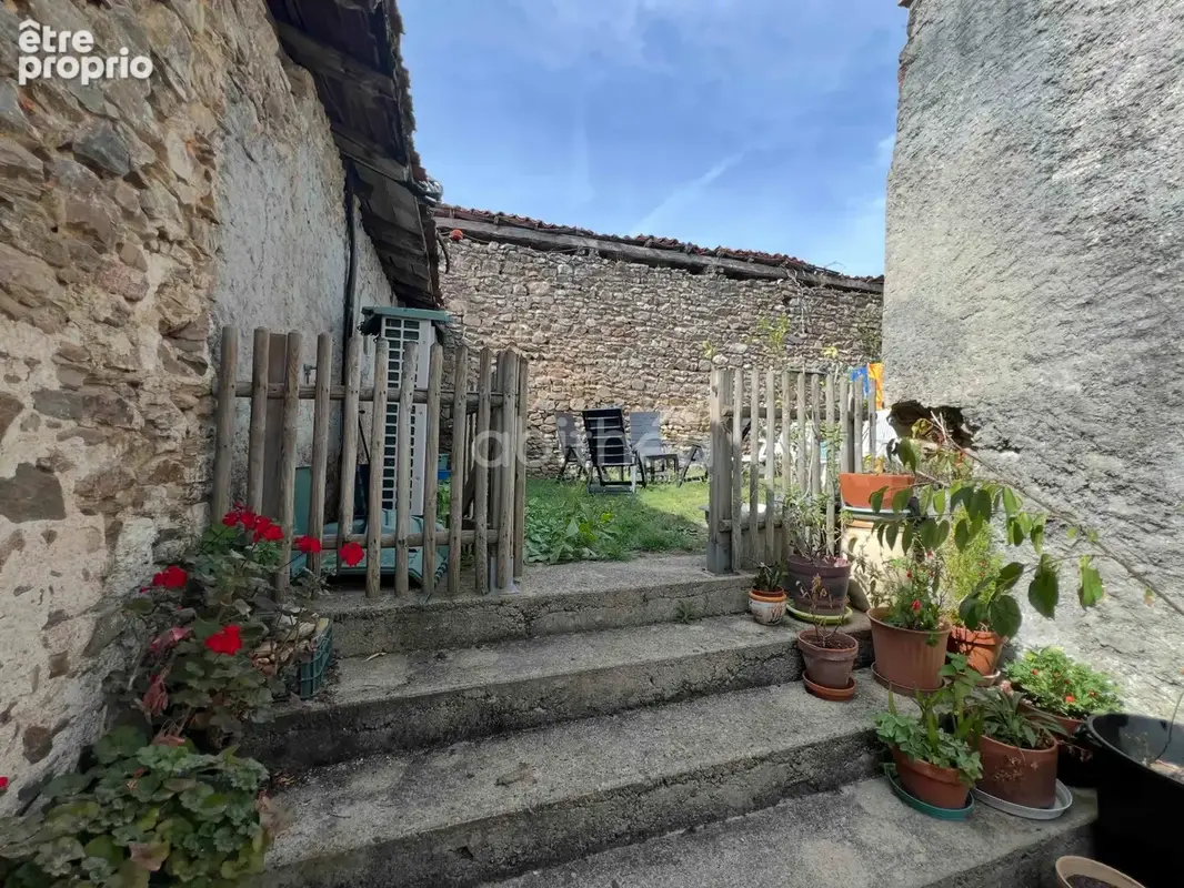 Maison de bourg avec grange attenante  - photo 14