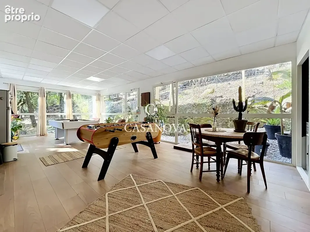 Maison de caractère en pierre 1920 restaurée, 300 m² habitables (dont gîte) + annexes aménageables. terrain de 5 000 m² avec pis - photo 5