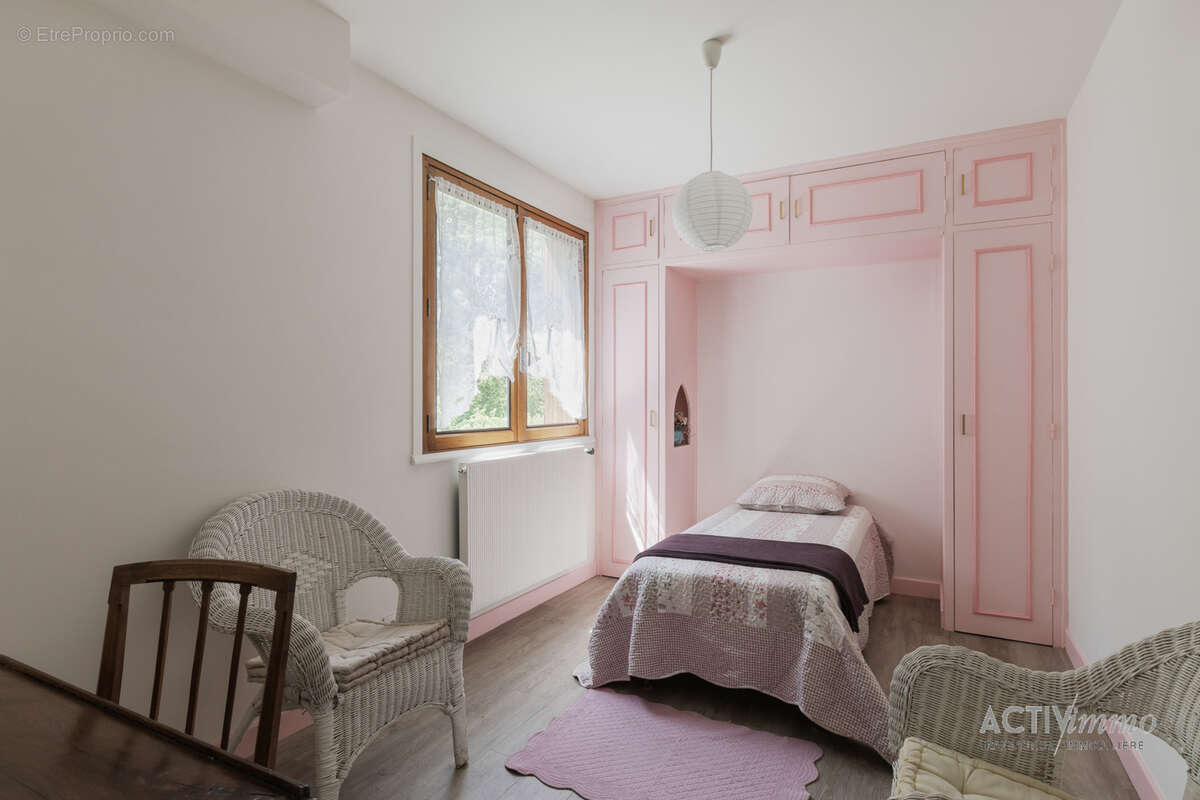 Propriété avec plusieurs appartement et terrain - photo 7