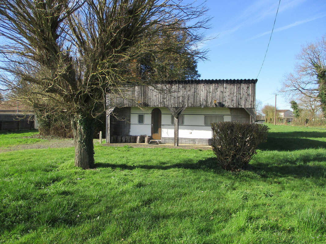Terrain à CEAUX-EN-COUHE