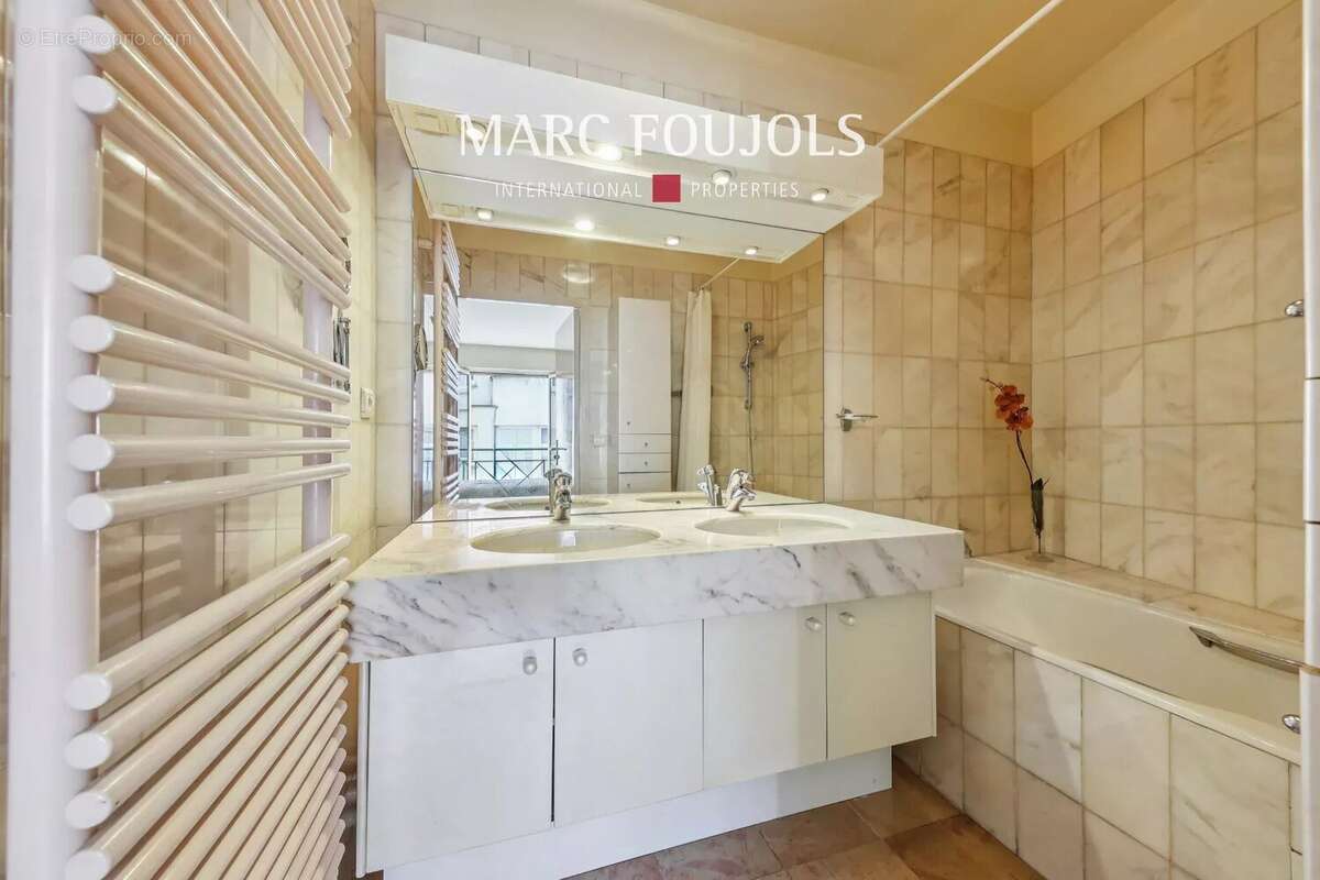 Appartement à PARIS-16E