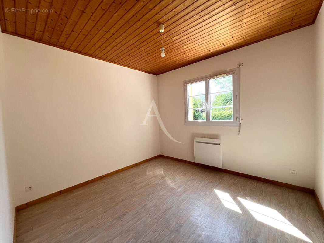 Maison familiale au coeur du bourg de Grosbreuil - photo 8