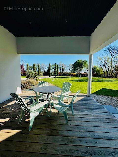 Maison contemporaine (2015) de plain-pied – 257 m² – Terrain 3 456 m² avec piscine – Barro (16) - photo 16