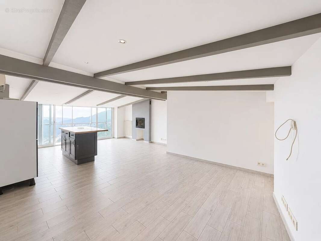 Bonson - Maison de village avec Jardin non attenant - photo 3