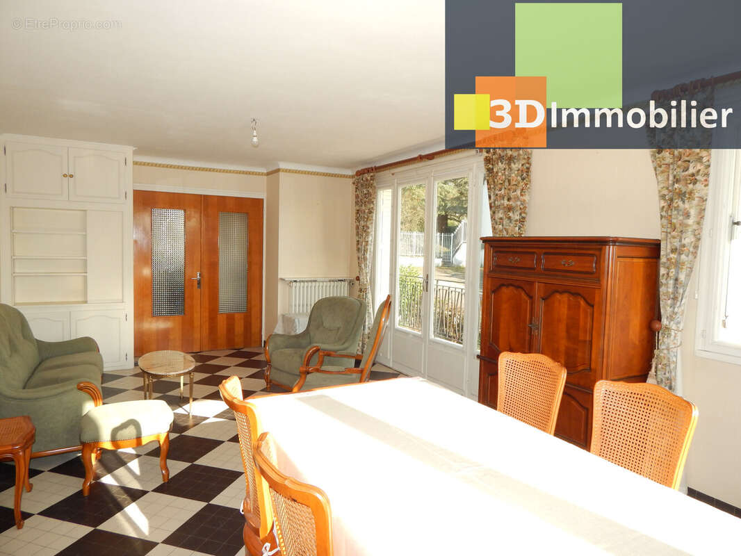 SALON SÉJOUR 28.50 M² - Maison à LONS-LE-SAUNIER