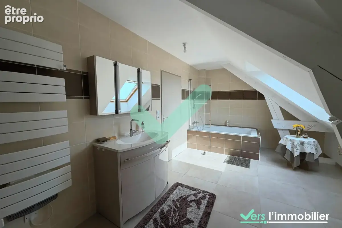 Belle maison contemporaine de 194 m2 de 2015 avec 4 chambres, sous sol et garages - photo 15