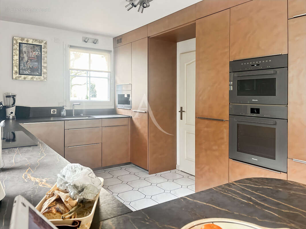 Maison d'exception 214m² ? 5 ch ? Ponton privé ? Port Cergy - photo 6