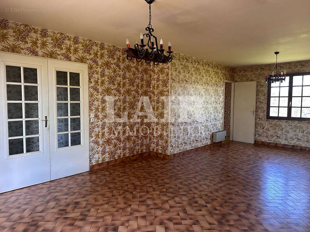 Maison à CONDE-SUR-HUISNE