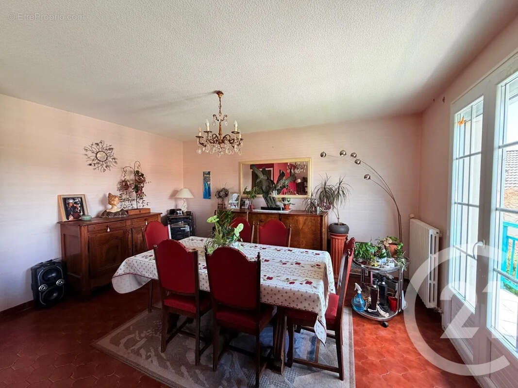 Maison 107 m² à Jussac  - photo 10