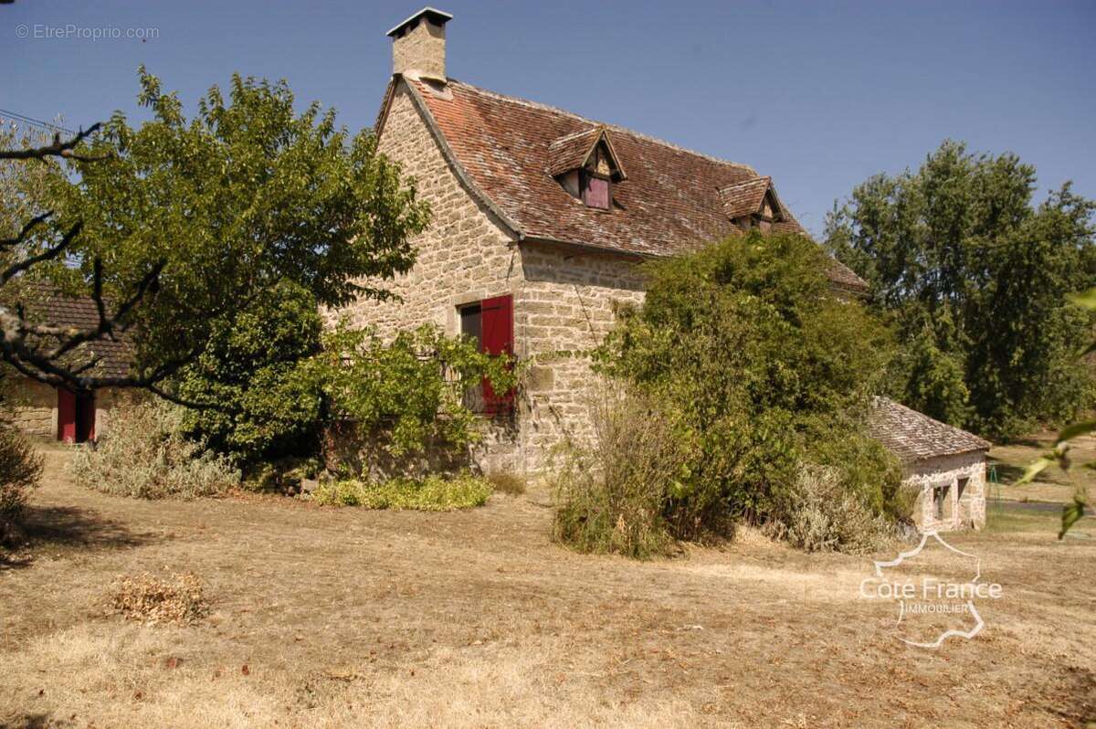 Authentique maison en pierre avec dépendances, puits, citern - photo 20