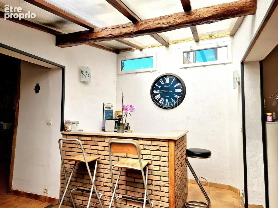 Maison ancienne avec jardin, terrasse et grand garage ! - photo 5