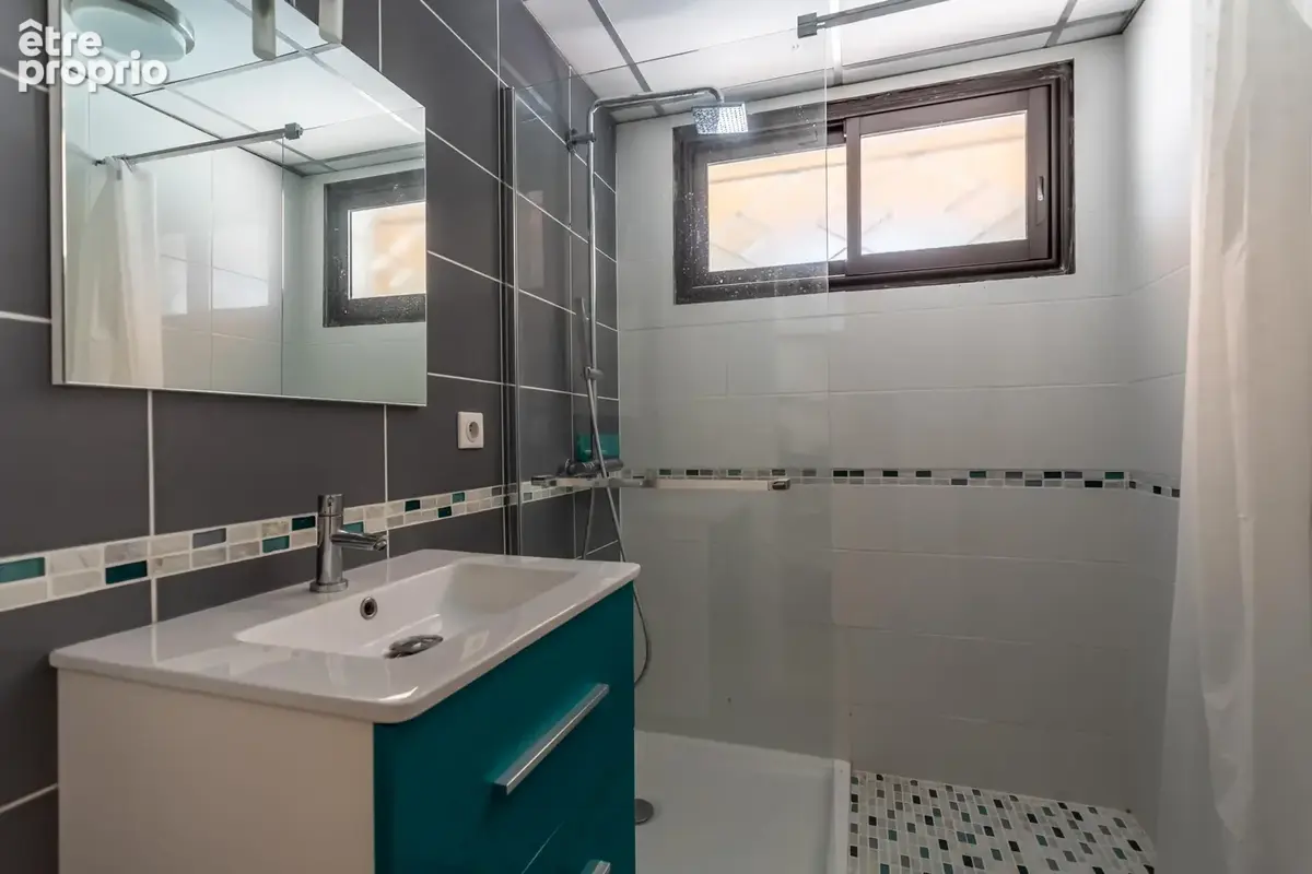 Une maison moderne avec piscine, jardin et parking - photo 33