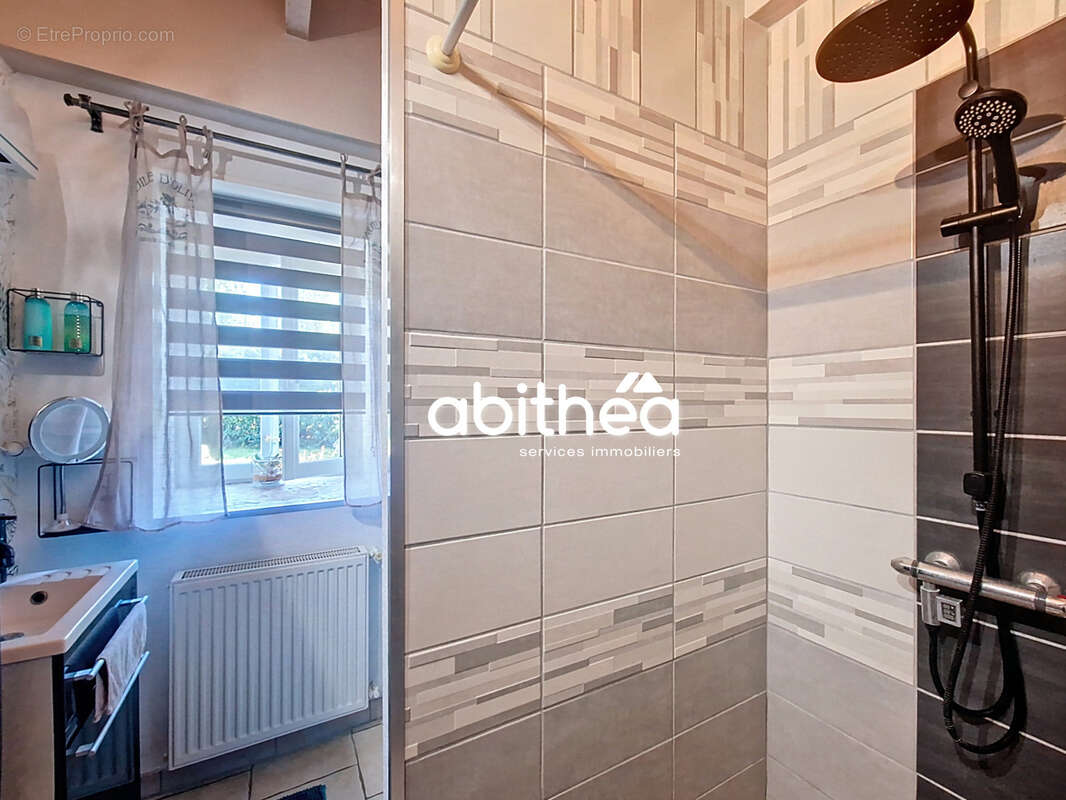 Maison à SAINT-GENIS-DE-SAINTONGE