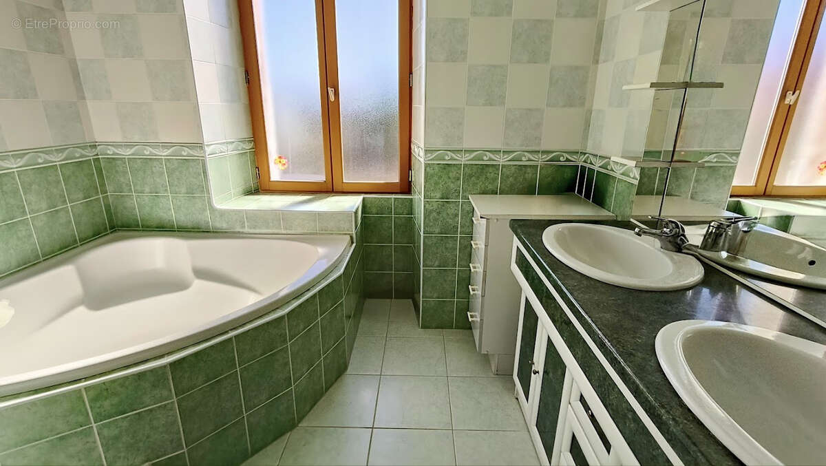 Maison en pierre de 131 m2   3 chambres   Jardin clos   Garage de 35 m2 - photo 21