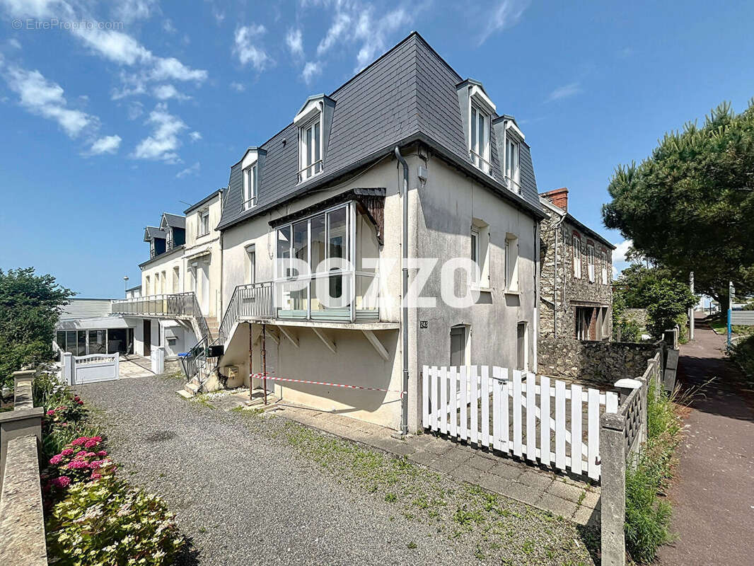 Appartement à DONVILLE-LES-BAINS