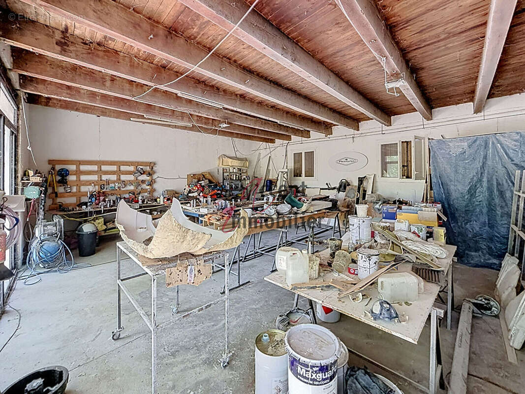 Ensemble immobilier sur 13500m² de terrain. - photo 13