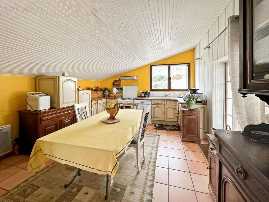 Maison à FONTCOUVERTE