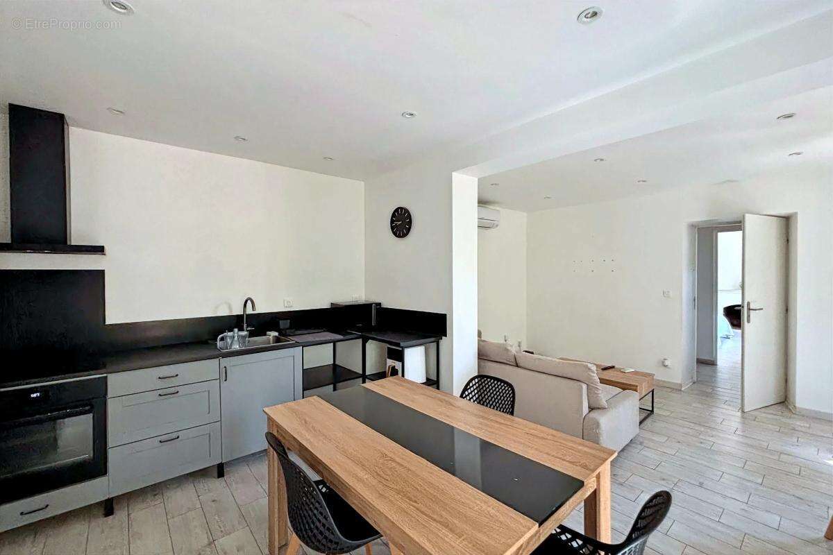 Maison 270 m² à Theziers  - photo 11