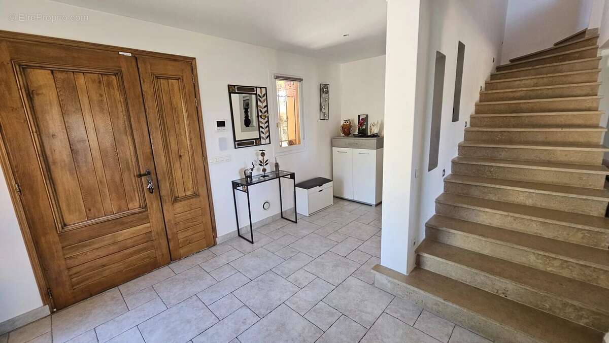 Maison à CHATEAUNEUF-GRASSE
