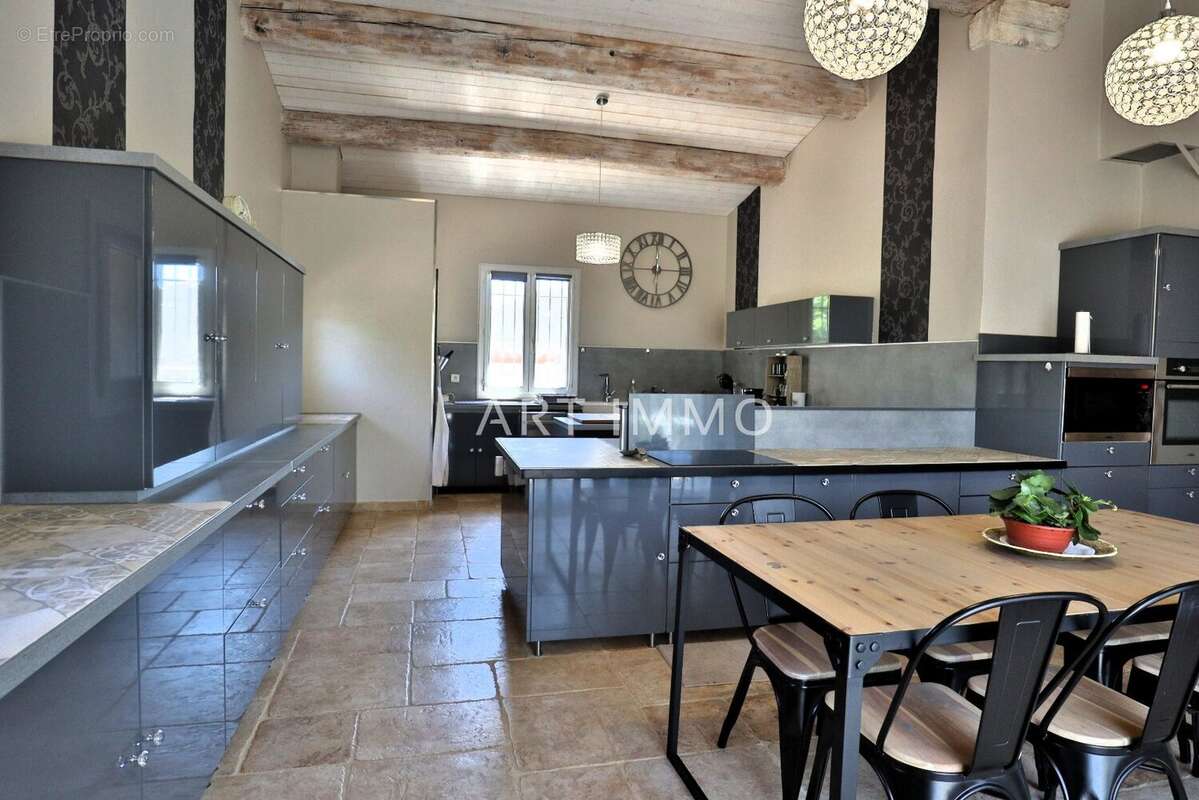 Maison à SAINT-SATURNIN-LES-APT