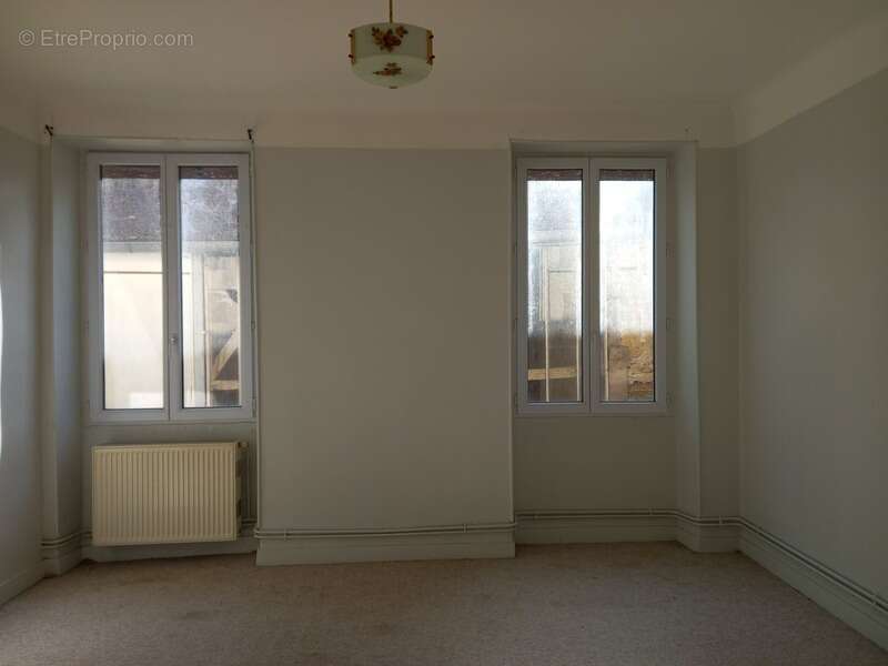 Appartement à CHATEAUNEUF-VAL-DE-BARGIS