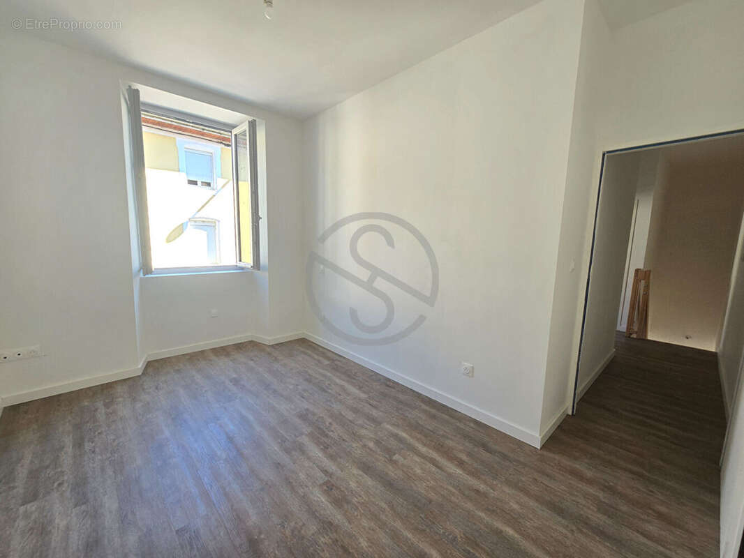 Superbe duplex rénové en plein coeur de Saint-Étienne-de-Saint-Geoirs - photo 11