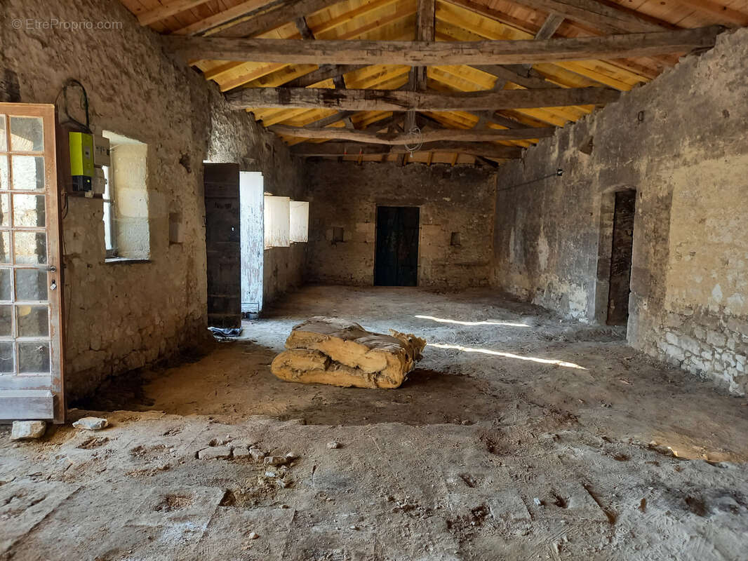 Maison à SAINT-SEURIN-DE-CURSAC