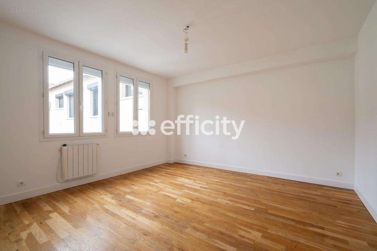 Appartement à GENNEVILLIERS