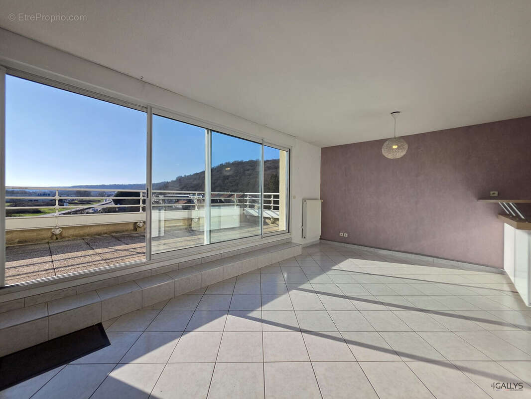 Appartement à CLOUANGE