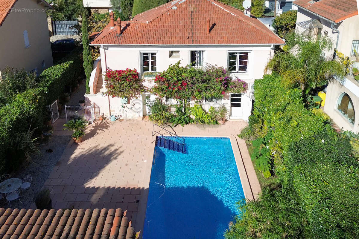 Maison à réinventer avec piscine et potentiel d?agrandissement Marseille 13009 ? Mazargues / Rolland Garros ? - Maison à MARSEILLE-9E