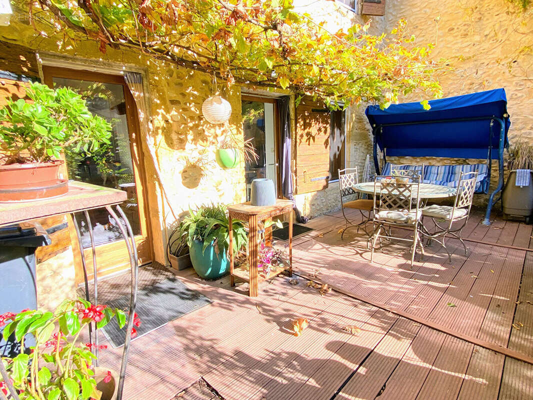 Maison à SAINT-LAURENT-DES-ARBRES