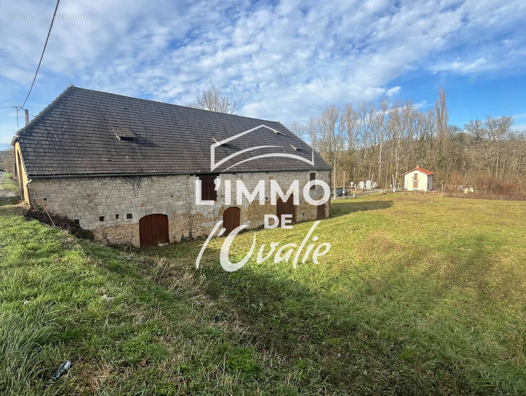 Maison à LES QUATRE-ROUTES-DU-LOT