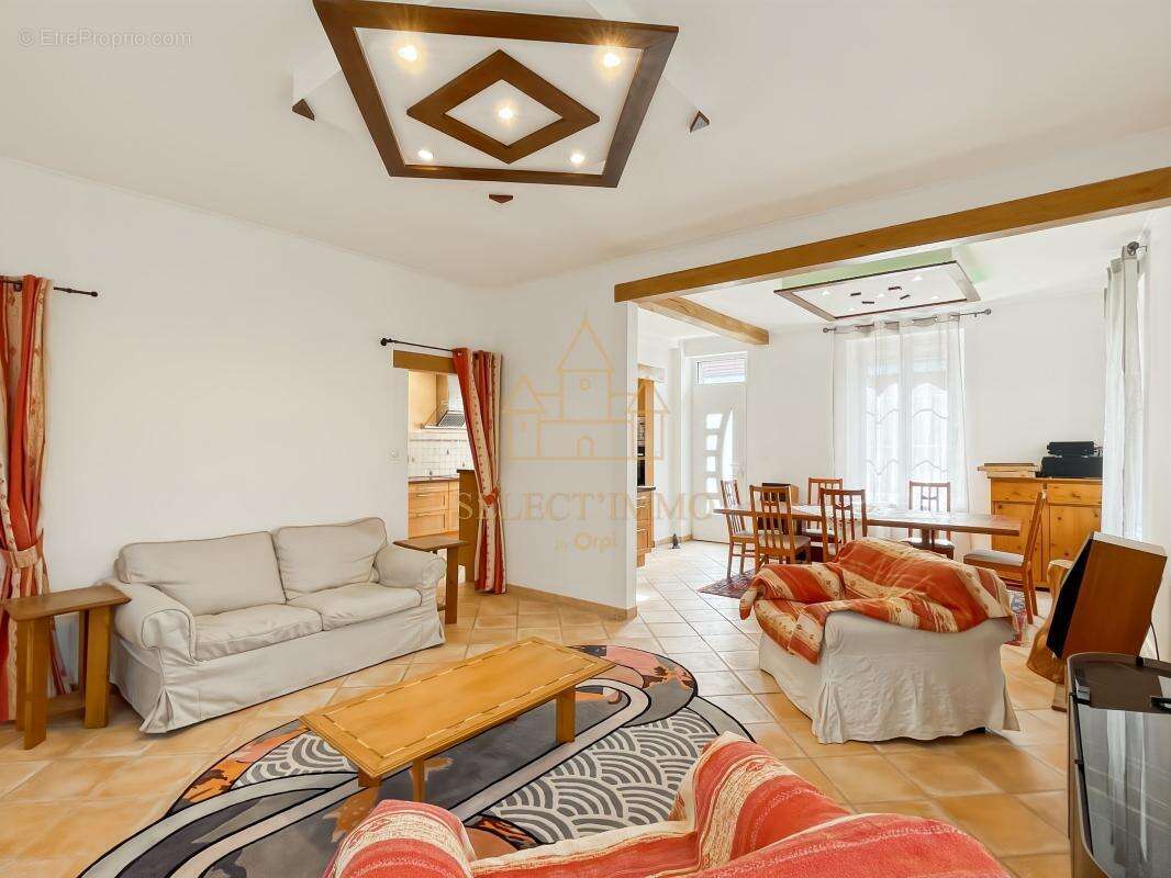 Authentique maison de 237m² rénovée avec goût - photo 5