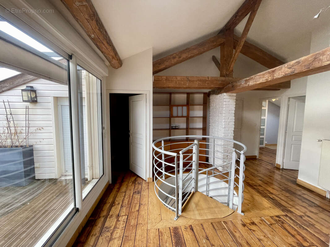 Appartement à SAINT-ETIENNE