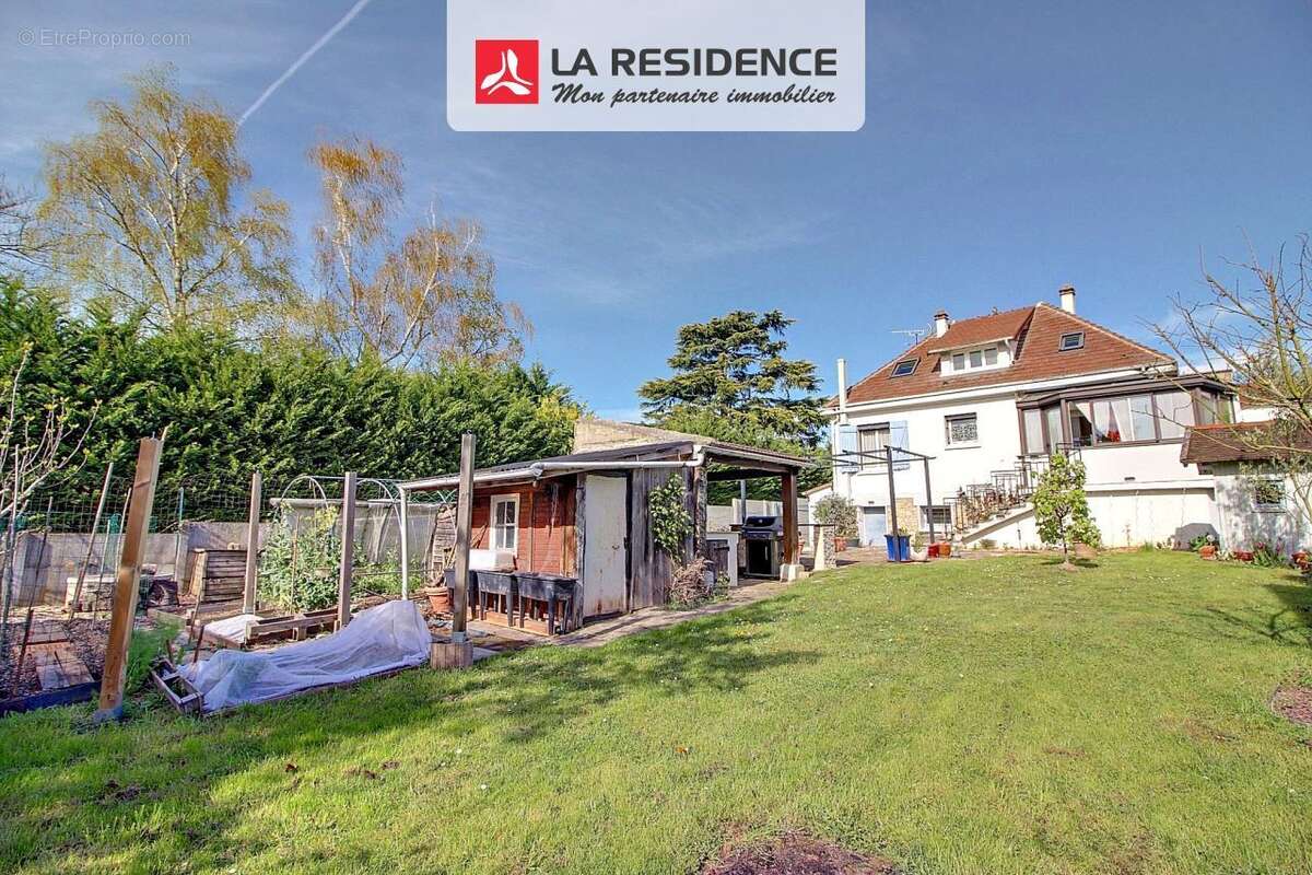 Maison à MORAINVILLIERS