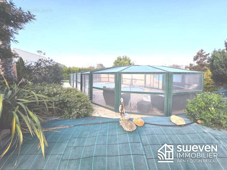 piscine couverte et chauffée - Maison à SAINTE-MARIE