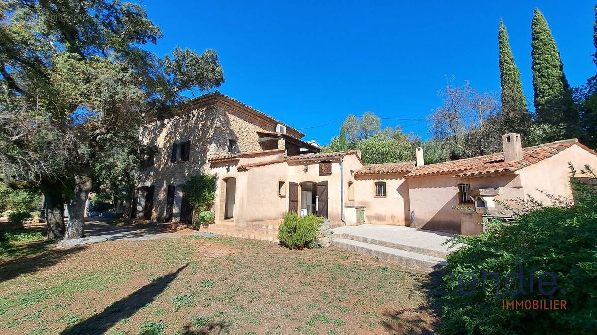 LE THORONET Maison en pierres 180 m² dans hameau paisible - photo 1