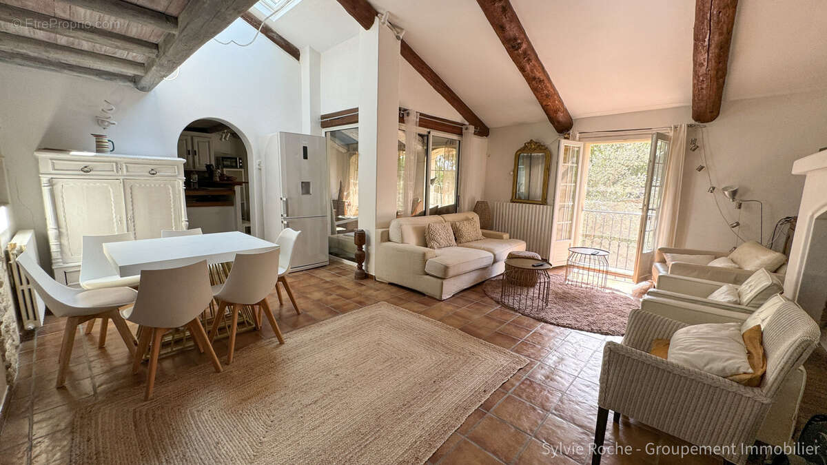 Maison à CADEROUSSE