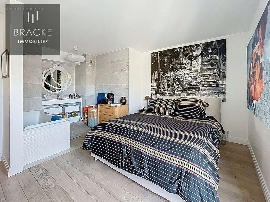 Appartement à COURBEVOIE